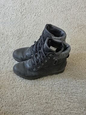 Black Sorel Harlow Conquest Boots, size 7.5.
